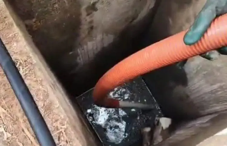 Desentupimento de esgoto urgente - Ação Desentupidora: (11) 95810-8234, ligue agora e tenha atendimento 24 horas por dia!