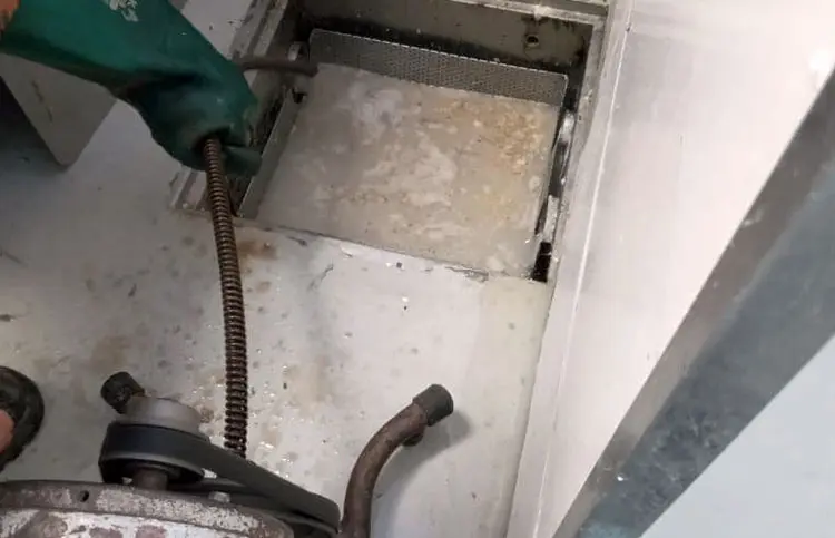 Desentupimento de Fossa: emergência - Ação Desentupidora: com a fossa entupida não dá! Resolvemos agora essas urgências de entupimento!